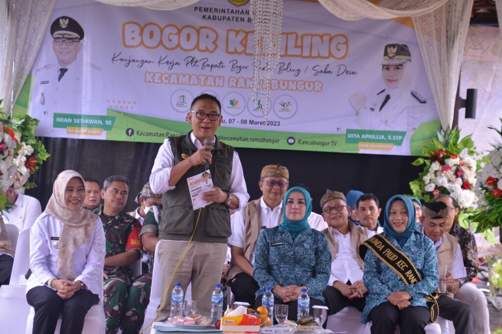 Plt Bupati Bogor, Iwan Setiawan di acara Bogor Keliling (Boling) Saba Desa, di Kecamatan Rancabungur (Selo/rasioo.id)