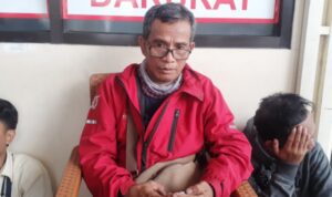 Orang tua Arya Saputra saat menjemput jasad anaknya di Rumah Sakit FMC Bogor (Egi AM/rasioo.id)