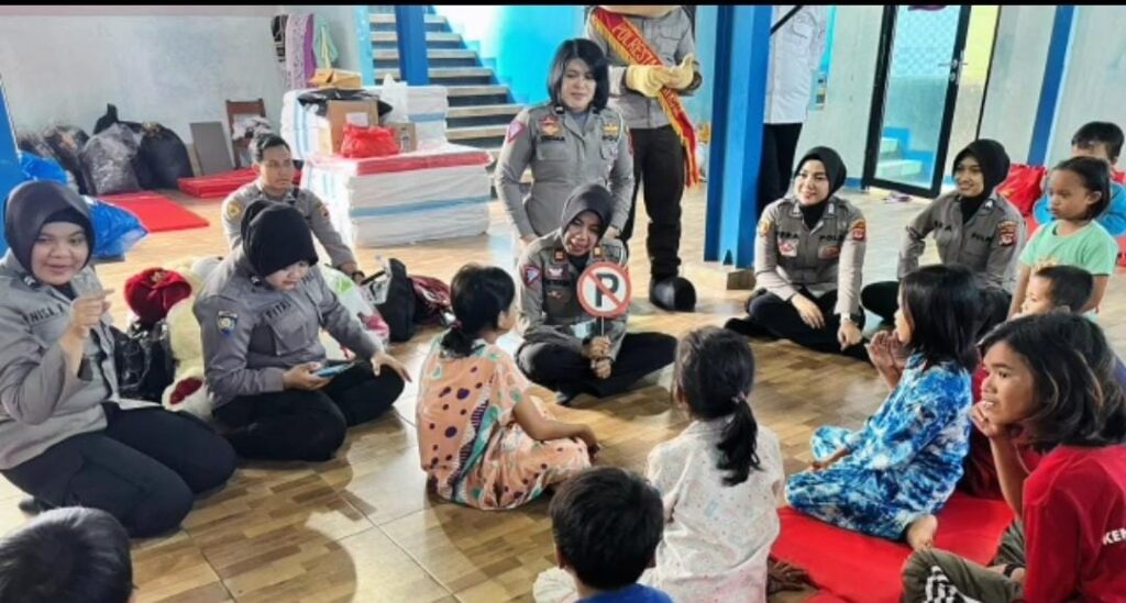 Petugas Trauma Healing Polresta Bogor Kota