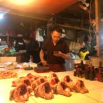 Pedagang ayam potong di pasar Cibinong