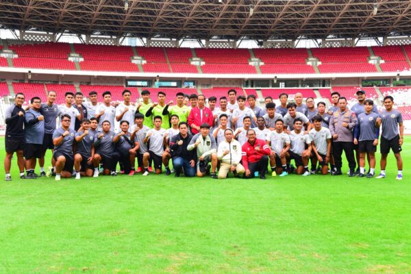 Presiden Joko Widodo menyemangati Timnas U20 Presiden Joko Widodo menyemangati Timnas U20