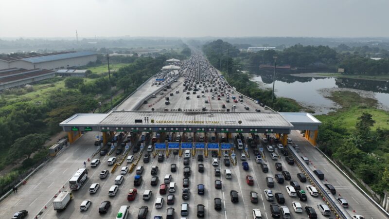 Kondisi arus mudik di Gerbang Tol Cikampek siang ini, Kamis 20 April 2023 (rasioo.id/jasamarga)