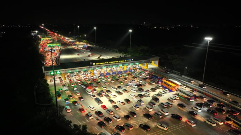 Situasi lalin gerbang tol cikampek
