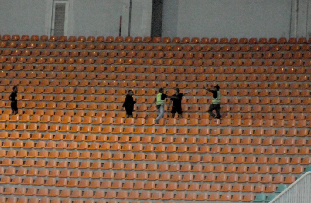 Bentrok suporter Bentrok Suporter