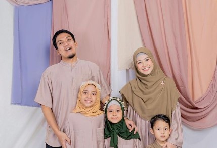 Desta dan Keluarga [Instagram]