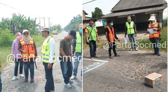 Tangkapan Layar Para Pejabat di Lampung Sibuk Perbaiki Jalan Rusak di Lampung, jelang Kedatangan Jokowi [Twitter]