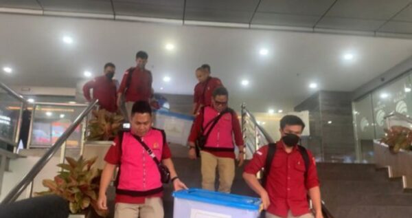 Menkominfo tersangka