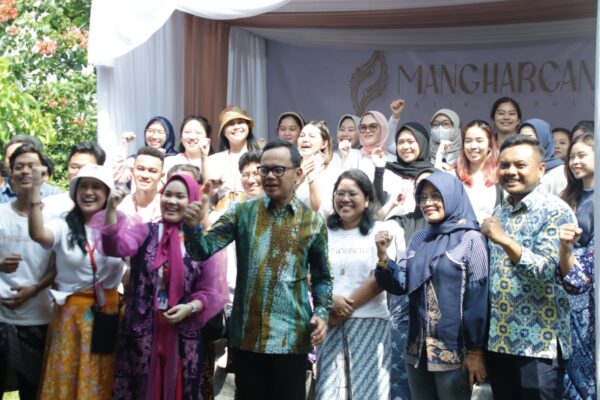 Wali Kota Bogor bersama Panitia Mangharcana
