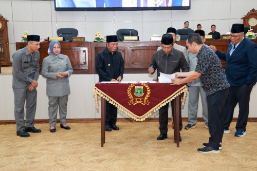 image_berita-6c8ab09b-d28f-496e-84f5-3a20e6350126 DPRD bersama Provinsi Banten menandatangani nota kesepatan perubahan APBD Provinsi Banten Tahun Anggaran 2023 (humas)