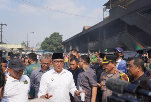 IMG_20230929_165544 (1) Bupati Bogor Iwan Setiawan di lokasi kebakaran Pasar Leuwiliang