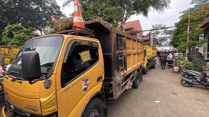truk-sampah-di-bogor-tak-beroperasi-gara-gara-sopir-mogok-kerja-sholihindetikcom_169