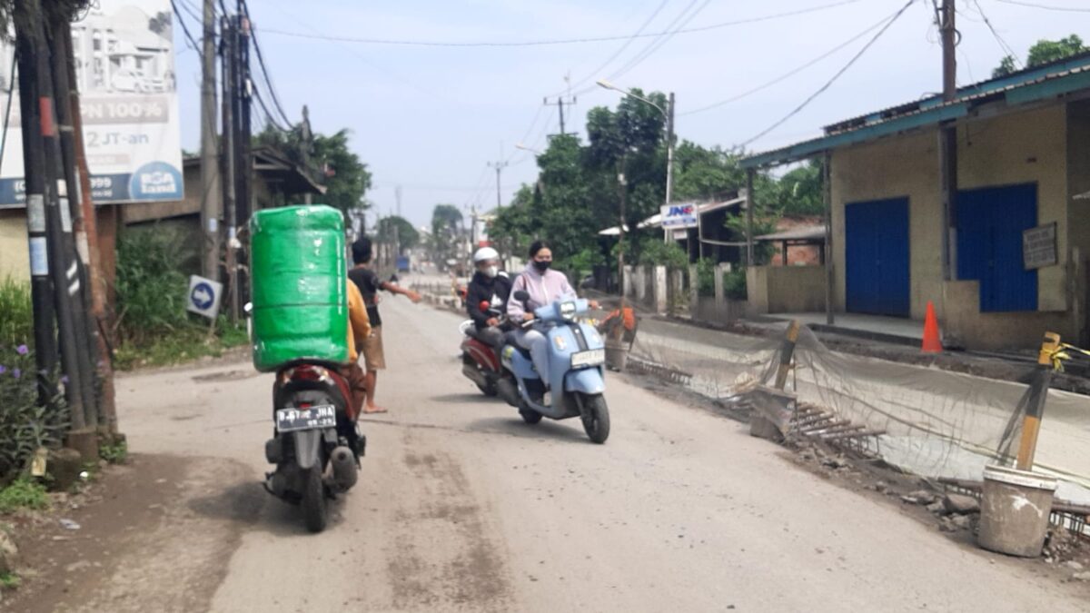 Jalan Parungpanjang