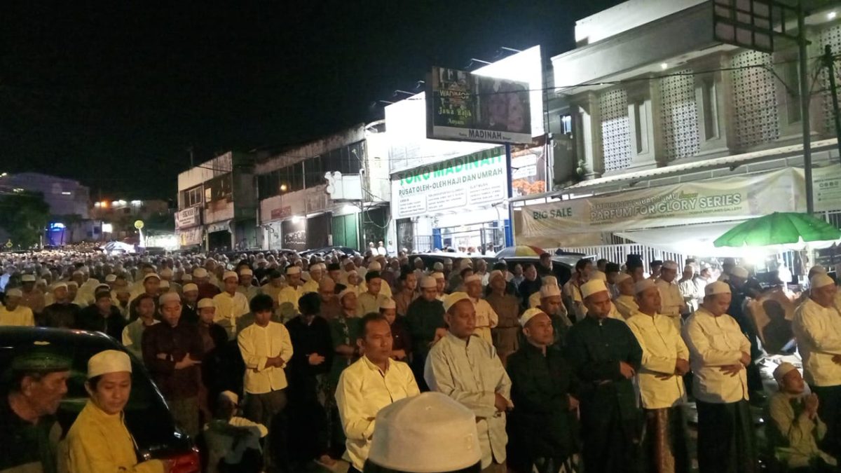 Sholat Tarawuh di Empang Bogor