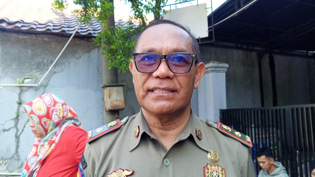Antrean penukaran uang baru