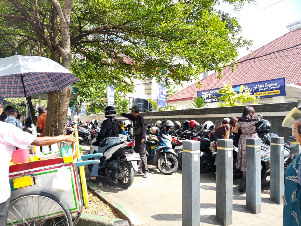 Kantor Pajak Lahan Parkir